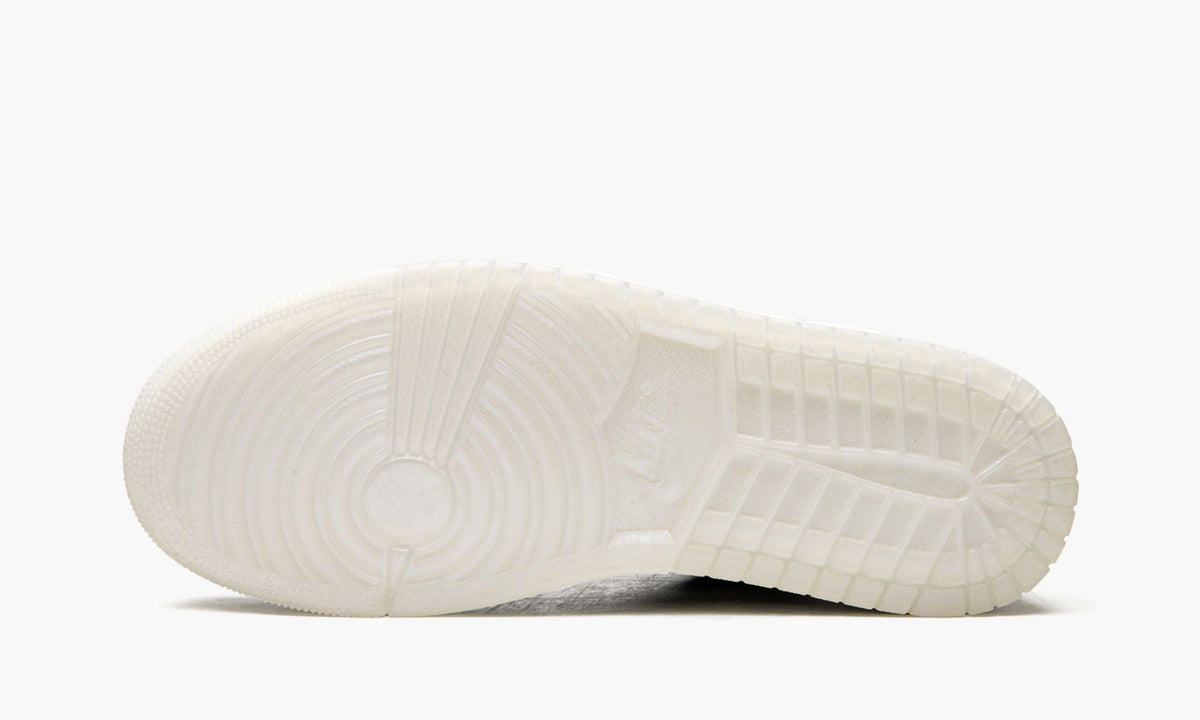 "Diamond" Air Jordan 1 Low Sneakers - product image from the listing.