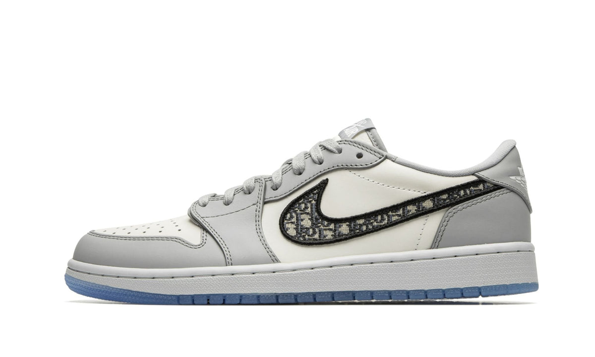 "Dior" Air Jordan 1 Low Sneakers - product image from the listing.