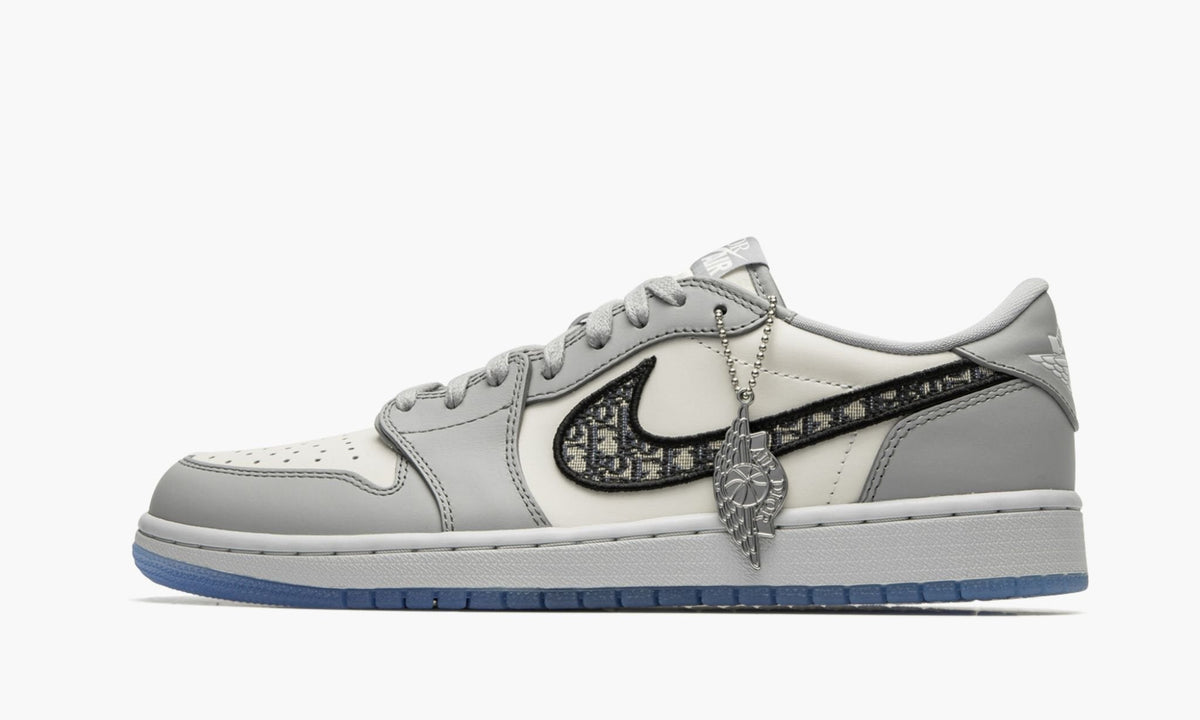 "Dior" Air Jordan 1 Low Sneakers - product image from the listing.
