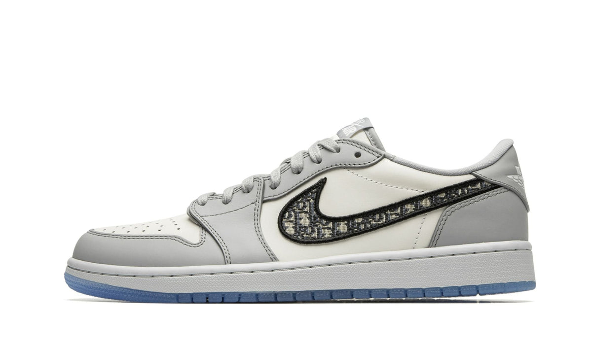 "Dior" Air Jordan 1 Low Sneakers - product image from the listing.