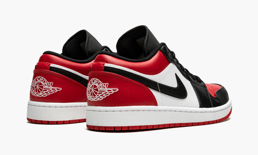 Bred Toe Sneakers - Air Jordan 1 Low - product image from the listing.