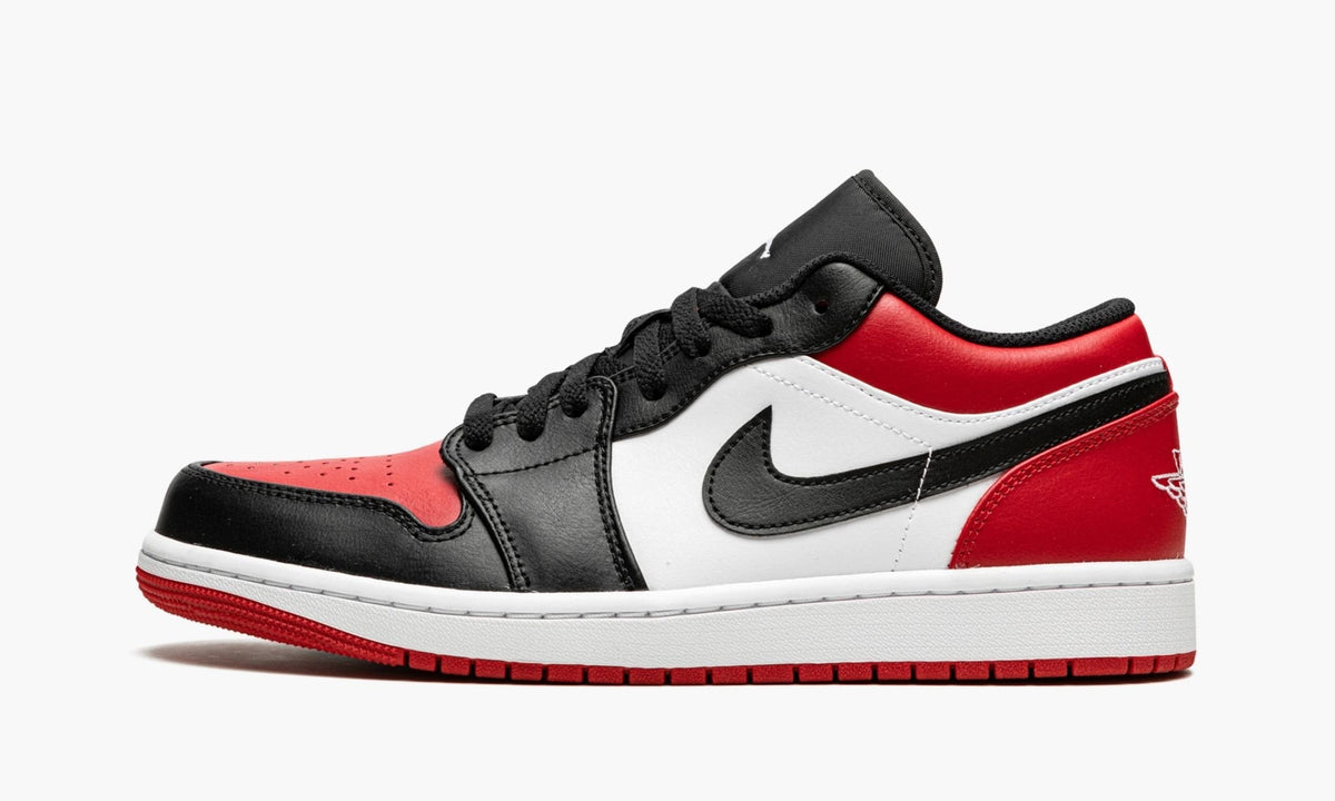 Bred Toe Sneakers - Air Jordan 1 Low - product image from the listing.