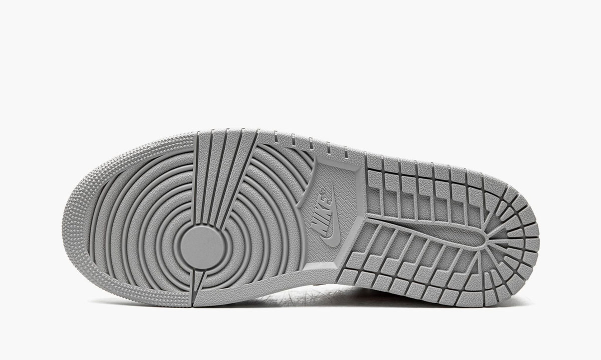 Air Jordan 1 LOW SE Sneakers in White / Grey / Red - product image from the listing.