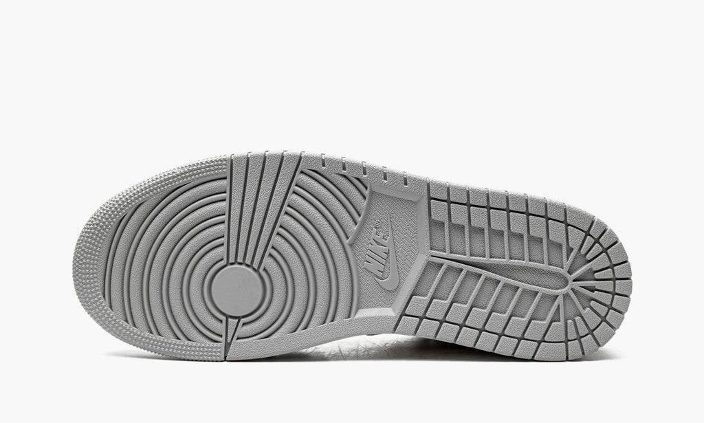 Air Jordan 1 LOW SE Sneakers in White / Grey / Red - product image from the listing.