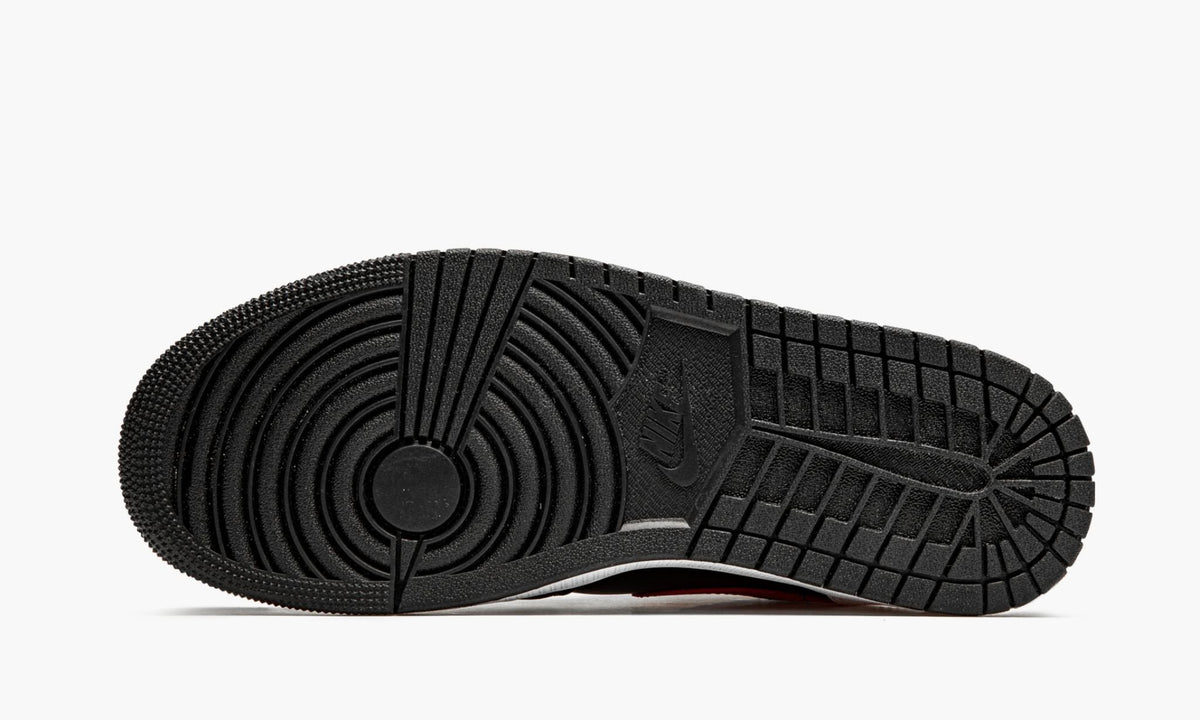 "Chile Red" Air Jordan 1 Mid Sneakers - product image from the listing.
