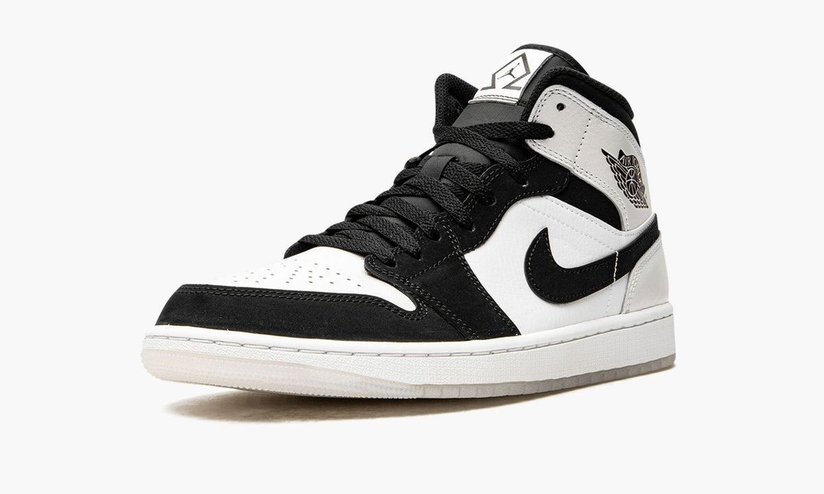 Diamond Sneakers - Air Jordan 1 MID SE - product image from the listing.