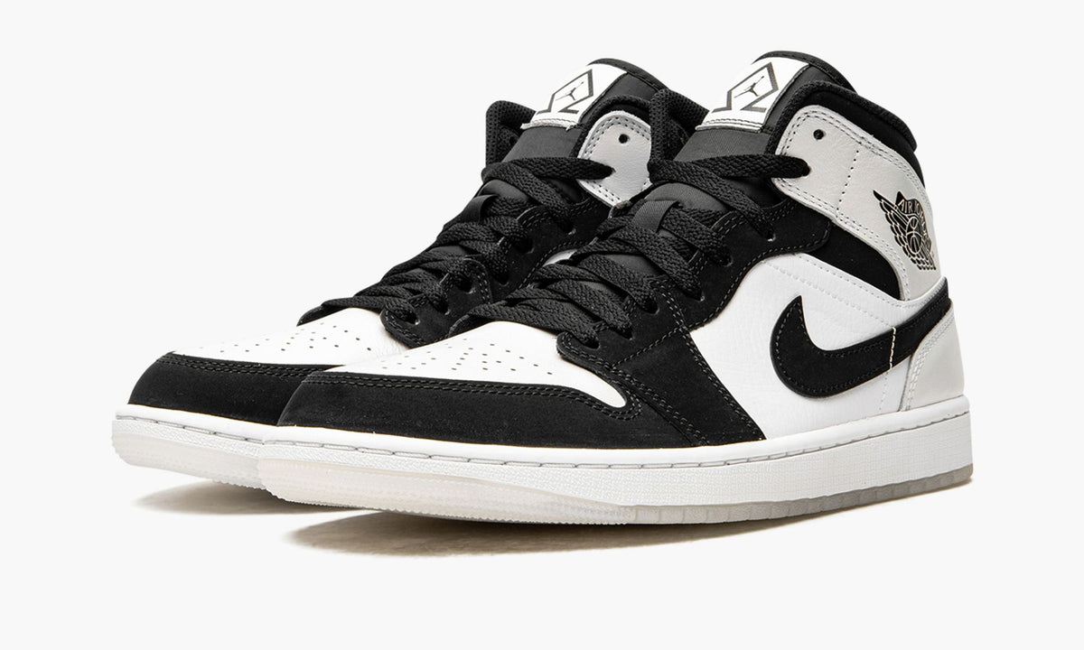 Diamond Sneakers - Air Jordan 1 MID SE - product image from the listing.