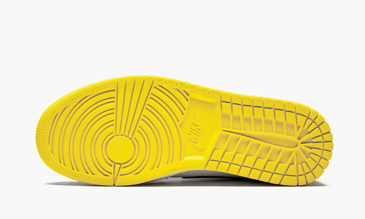 Yellow Toe Sneakers - Air Jordan 1 MID SE - product image from the listing.