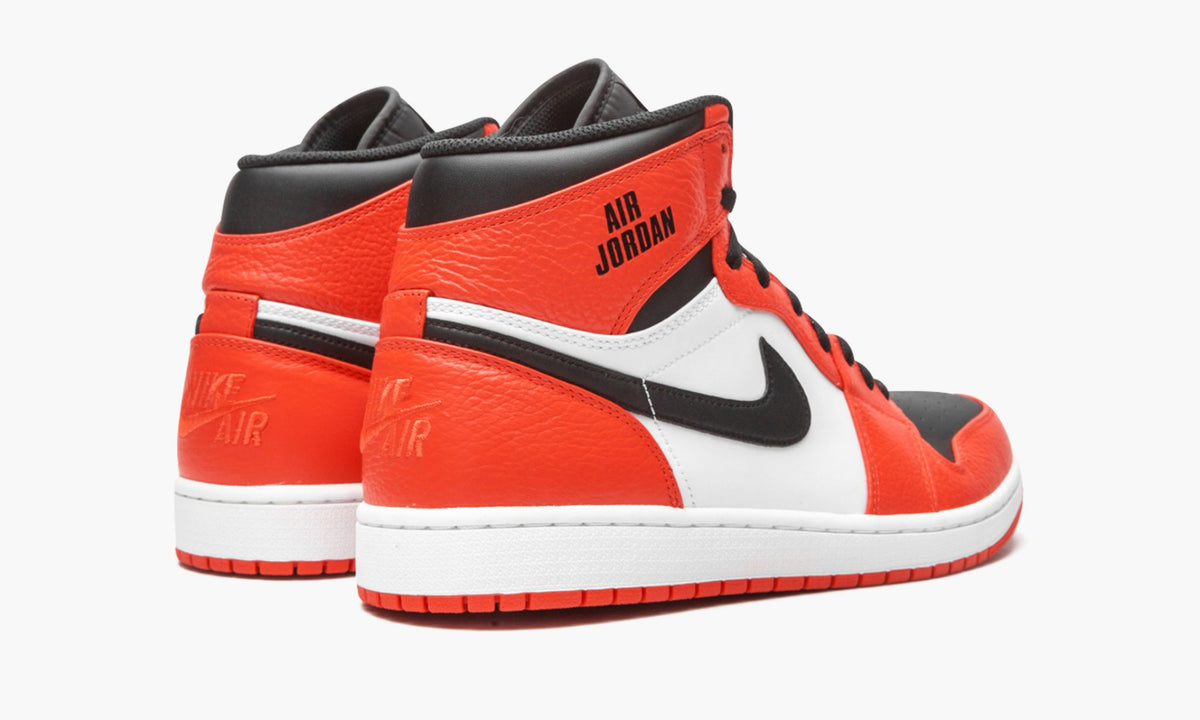 Sneakers - Air Jordan 1 Retro High - product image from the listing.