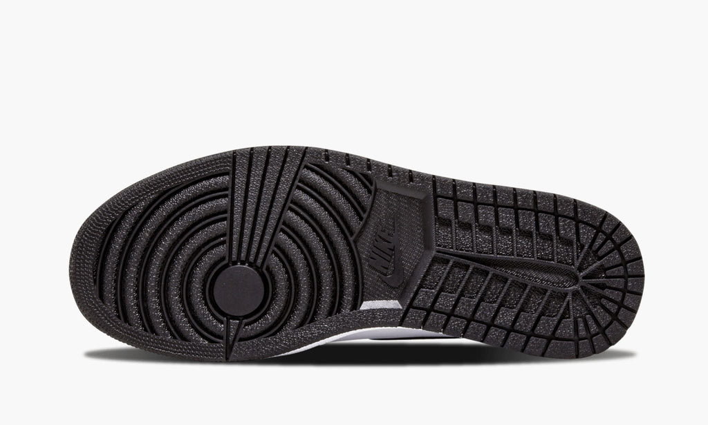 Sneakers - Air Jordan 1 Retro High - product image from the listing.