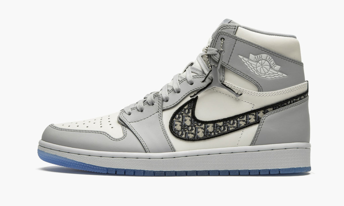 "Dior" Air Jordan 1 Retro High Sneakers - product image from the listing.