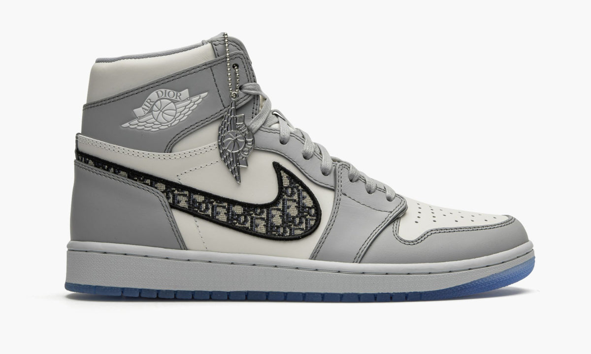 Dior Sneakers - Air Jordan 1 Retro High - product image from the listing.