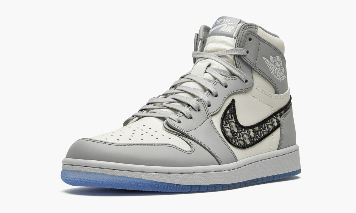 Dior Sneakers - Air Jordan 1 Retro High - product image from the listing.