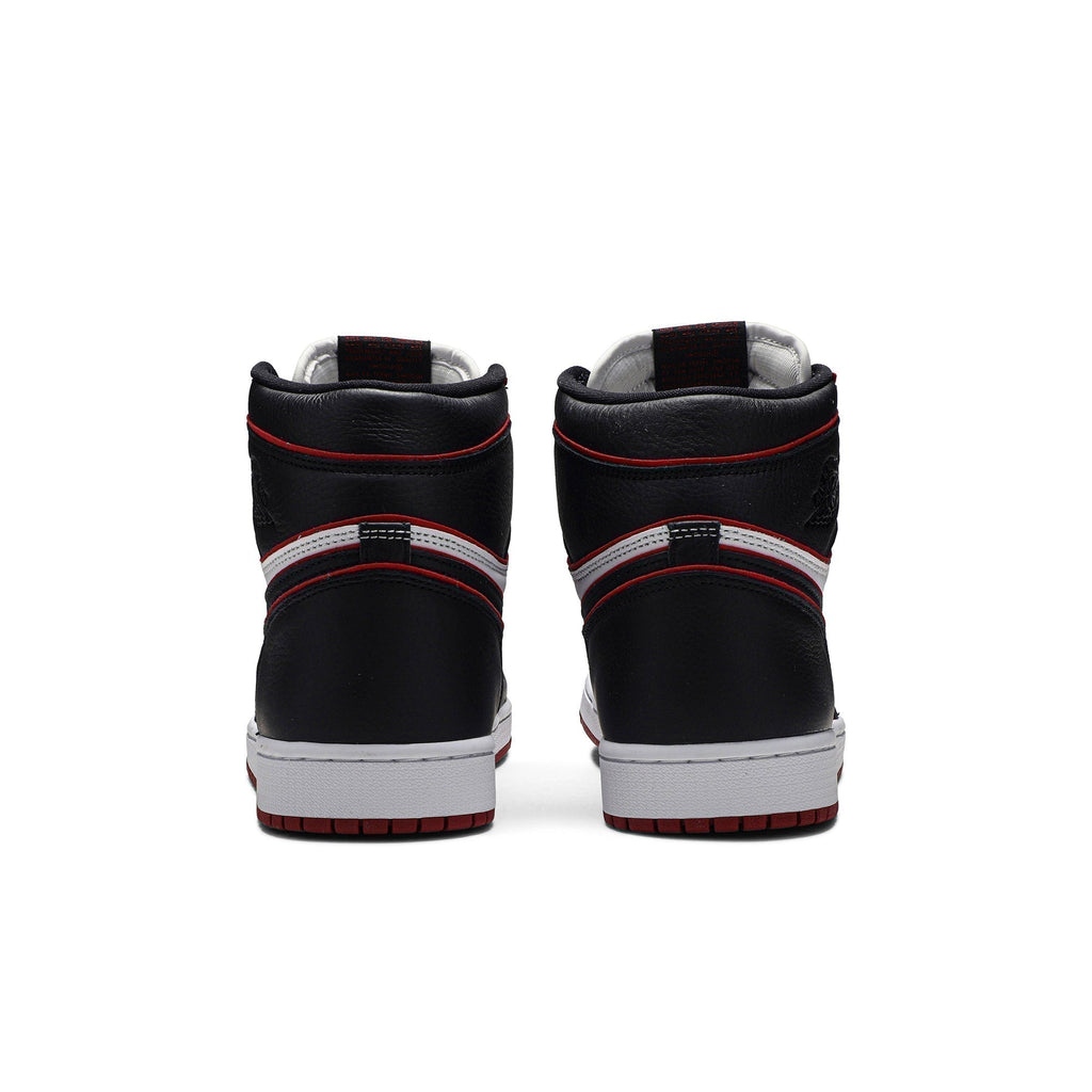"Bloodline" Air Jordan 1 Retro High OG 555088-062 Sneakers - product image from the listing.