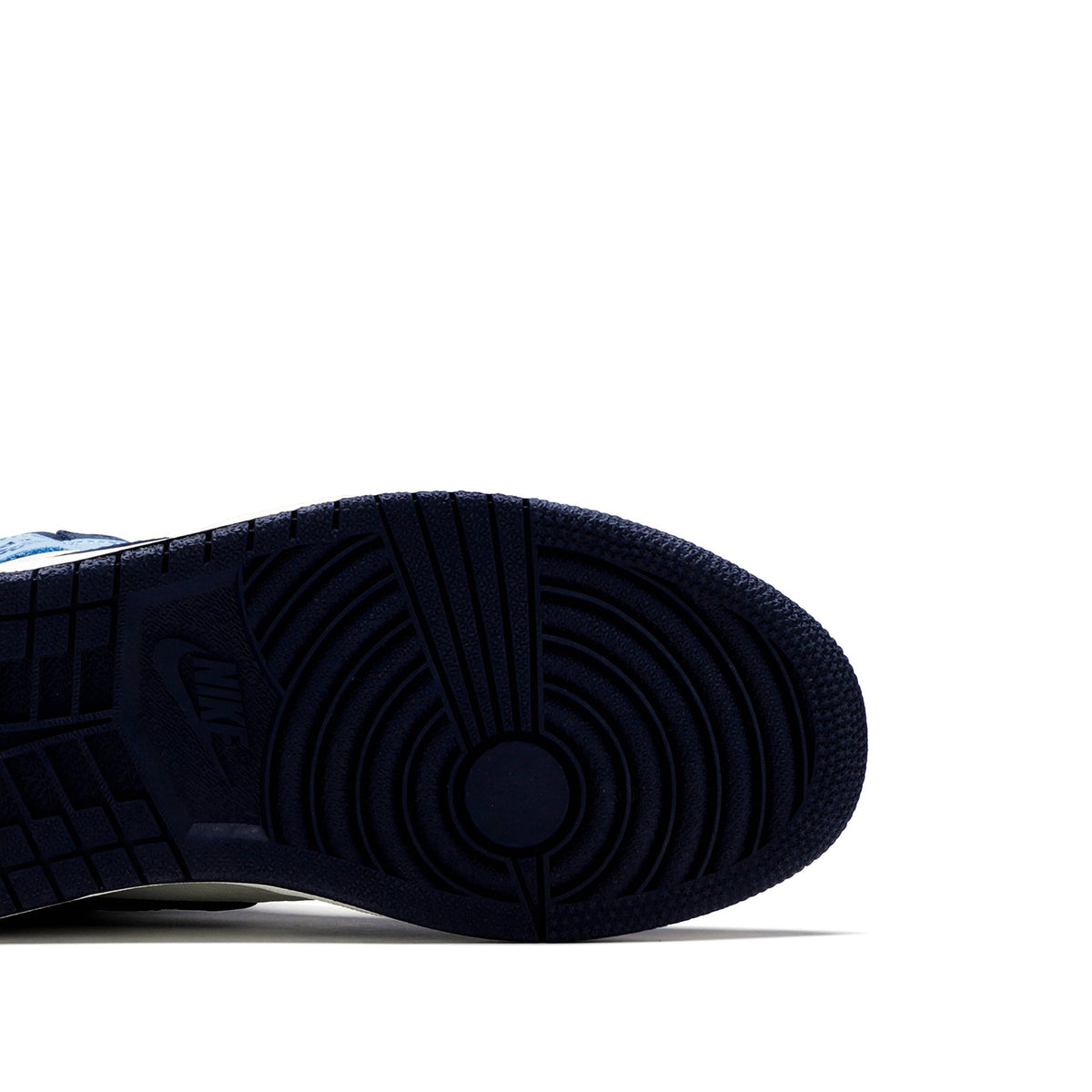 "Obsidian" Air Jordan 1 Retro High OG 555088-140 Sneakers - product image from the listing.