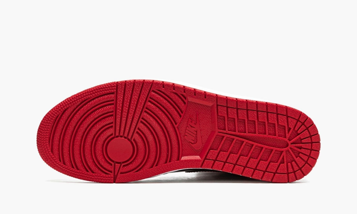 "Bred Patent" Air Jordan 1 Retro High OG Sneakers - product image from the listing.