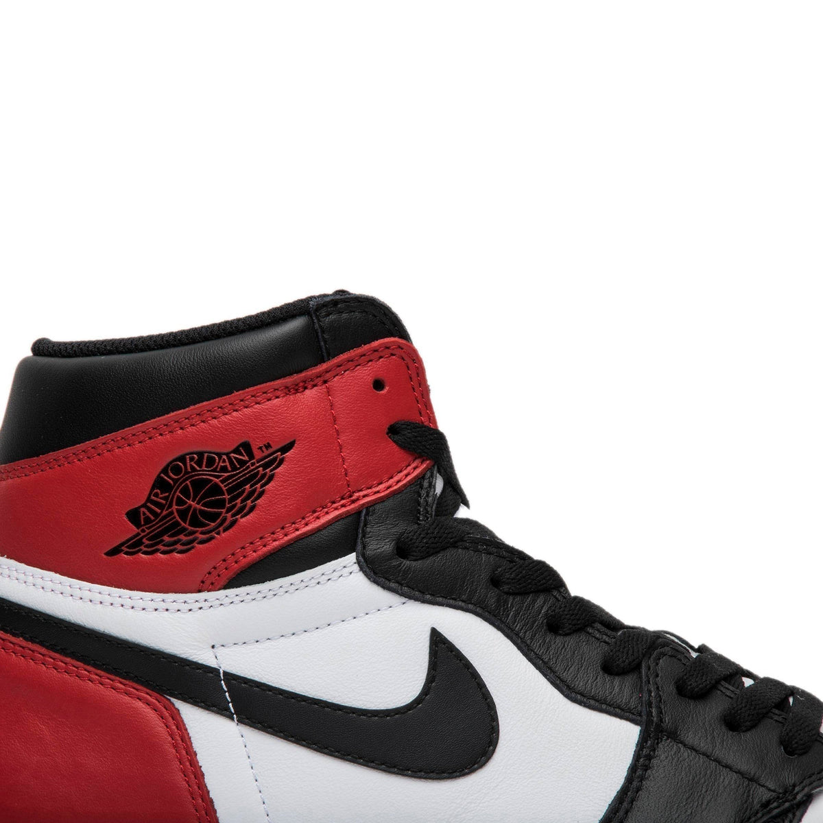 Black Toe 2016 555088-125 Sneakers - Air Jordan 1 Retro High OG - product image from the listing.