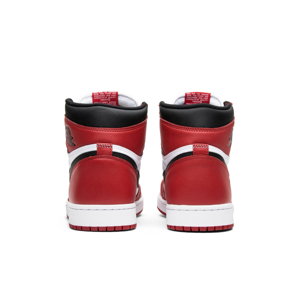 Chicago 2015 555088-101 Sneakers - Air Jordan 1 Retro High OG - product image from the listing.