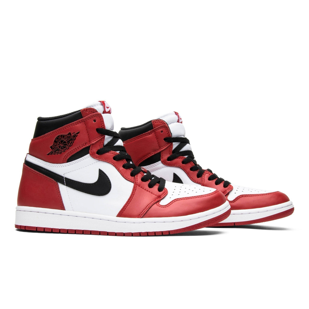 Chicago 2015 555088-101 Sneakers - Air Jordan 1 Retro High OG - product image from the listing.