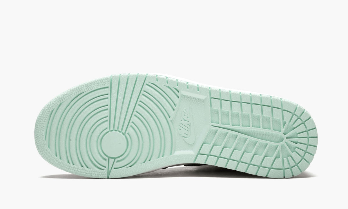 "Igloo" Air Jordan 1 Retro High OG NRG Sneakers - product image from the listing.