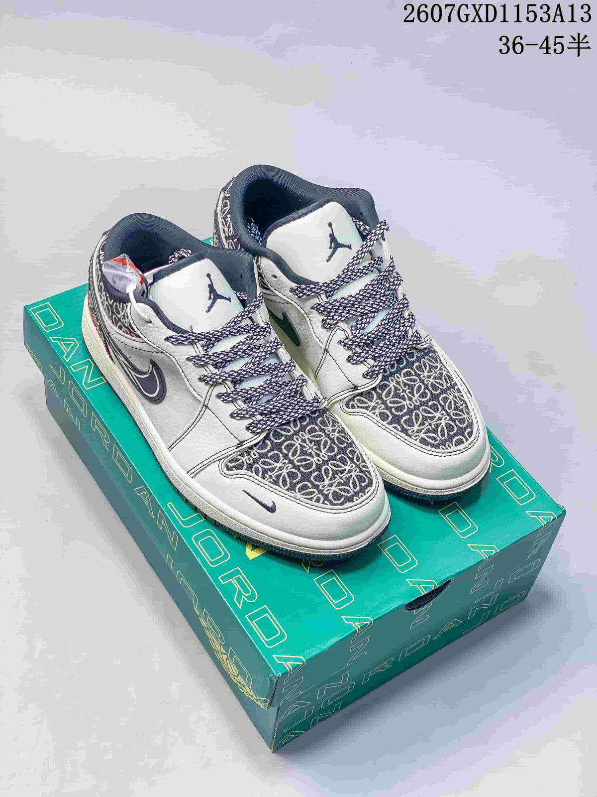 Nike SB Dunk Low Sneakers in White Grey Navy QL1988-0 - product image from the listing.