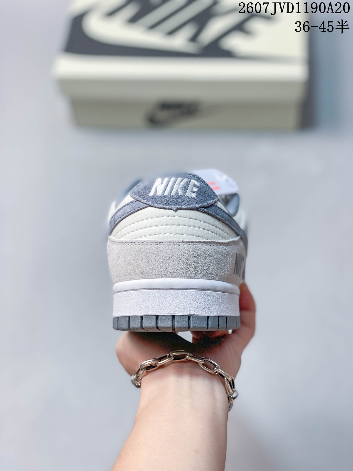 SB Dunk Low Stüssy Collaboration Colorway by Nike - product image from the listing.
