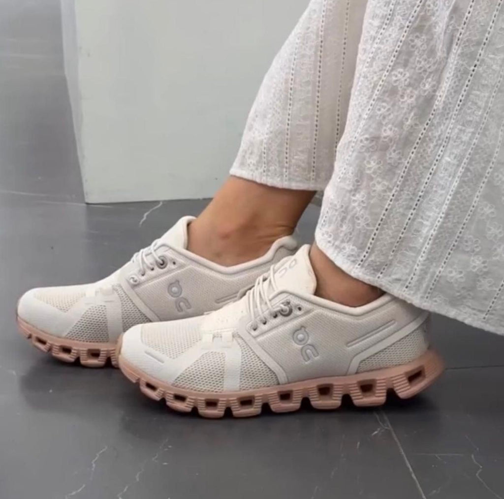 On Cloud 5 Rosebrown Lifestyle Trainers - product image from the listing.