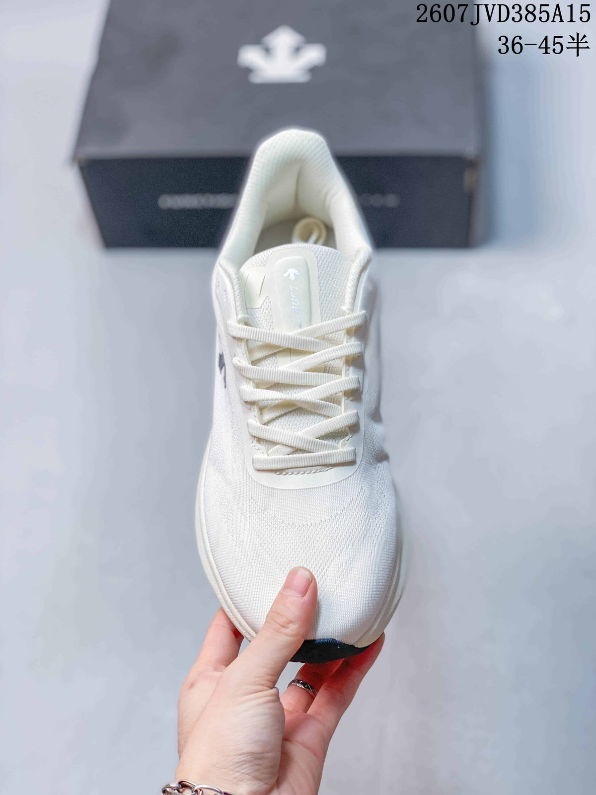Descente EASE WIRE White Casual Trail Trainers 2607JVD385A15 - product image from the listing.