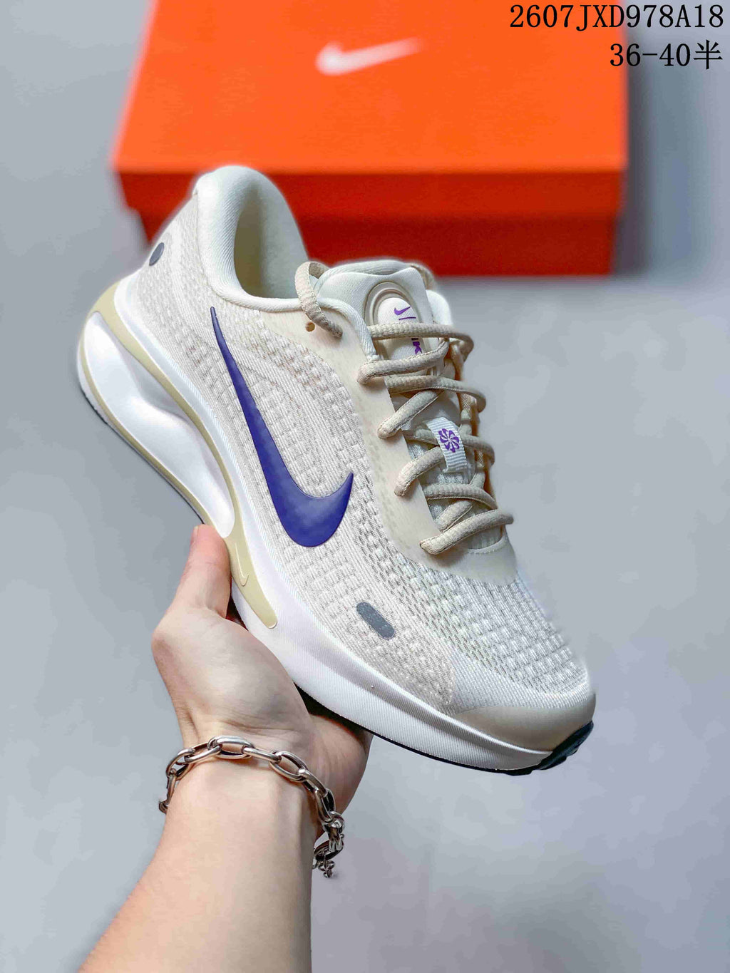 Nike Journey Run Lightweight Sneakers for Running 2607JXD978A18 - product image from the listing.