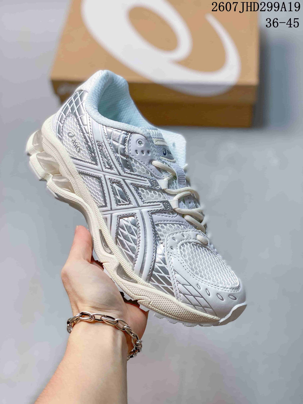 ASICS Gel-Nimbus 10.1 Retro Sneakers for Running 2607JHD299A19 - product image from the listing.
