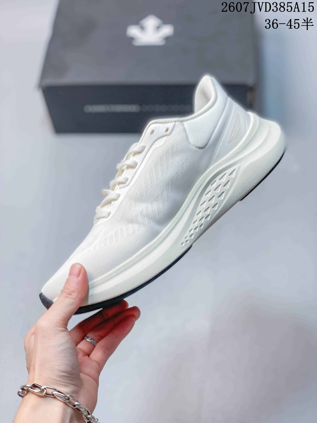 Descente EASE WIRE White Casual Trail Trainers 2607JVD385A15 - product image from the listing.