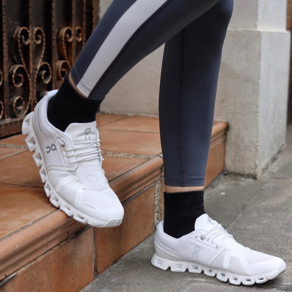 On Cloud 5 Lifestyle Trainers - product image from the listing.