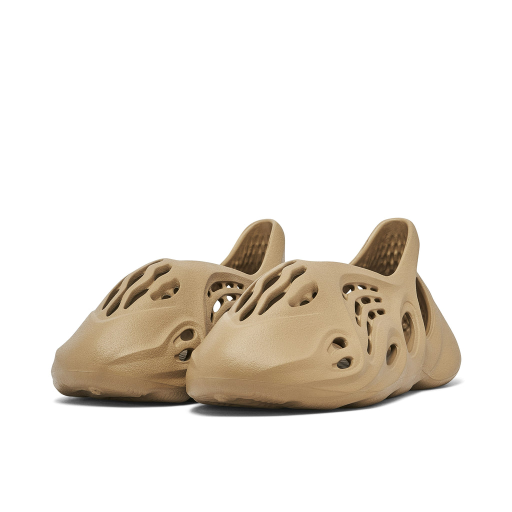 YEEZY FOAM RUNNER CLAY in TAUPE - product image from the listing.