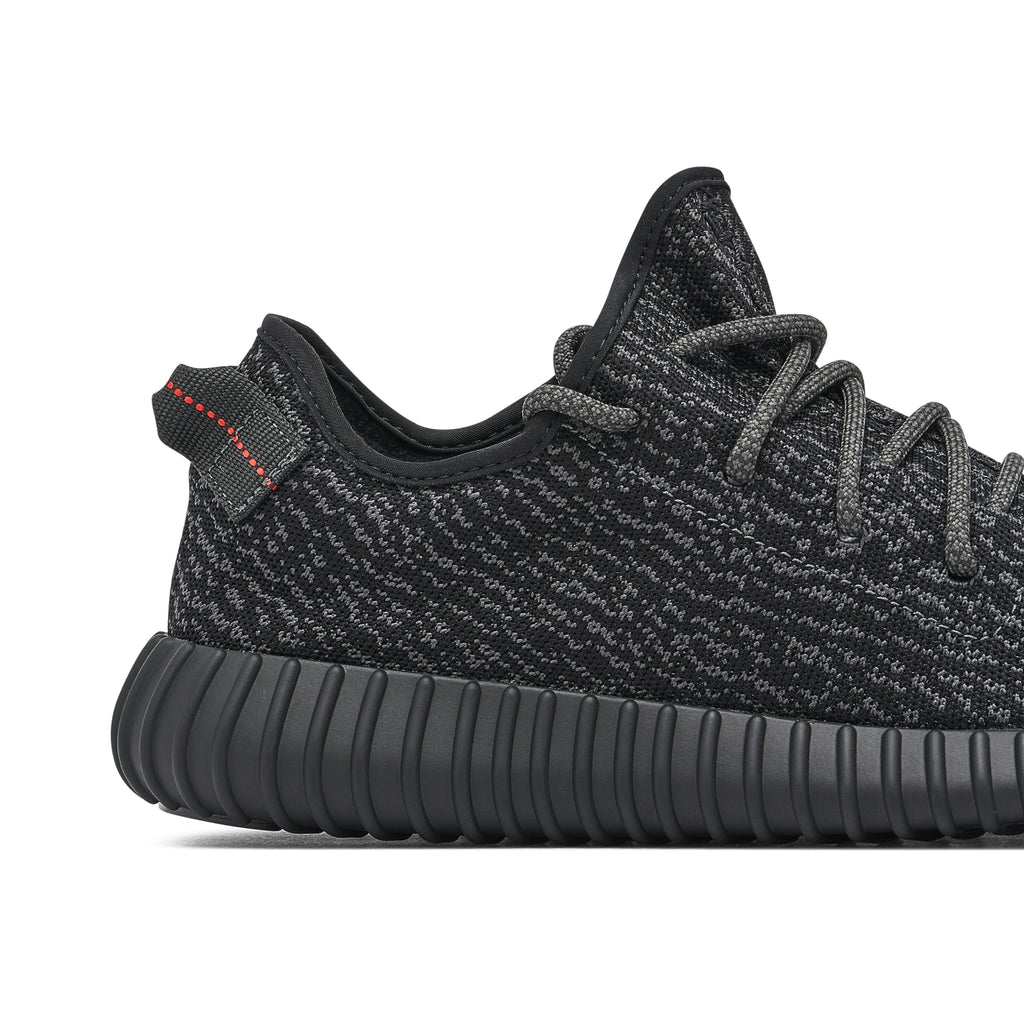 YEEZY BOOST 350 PIRATE BLACK 2022 - product image from the listing.