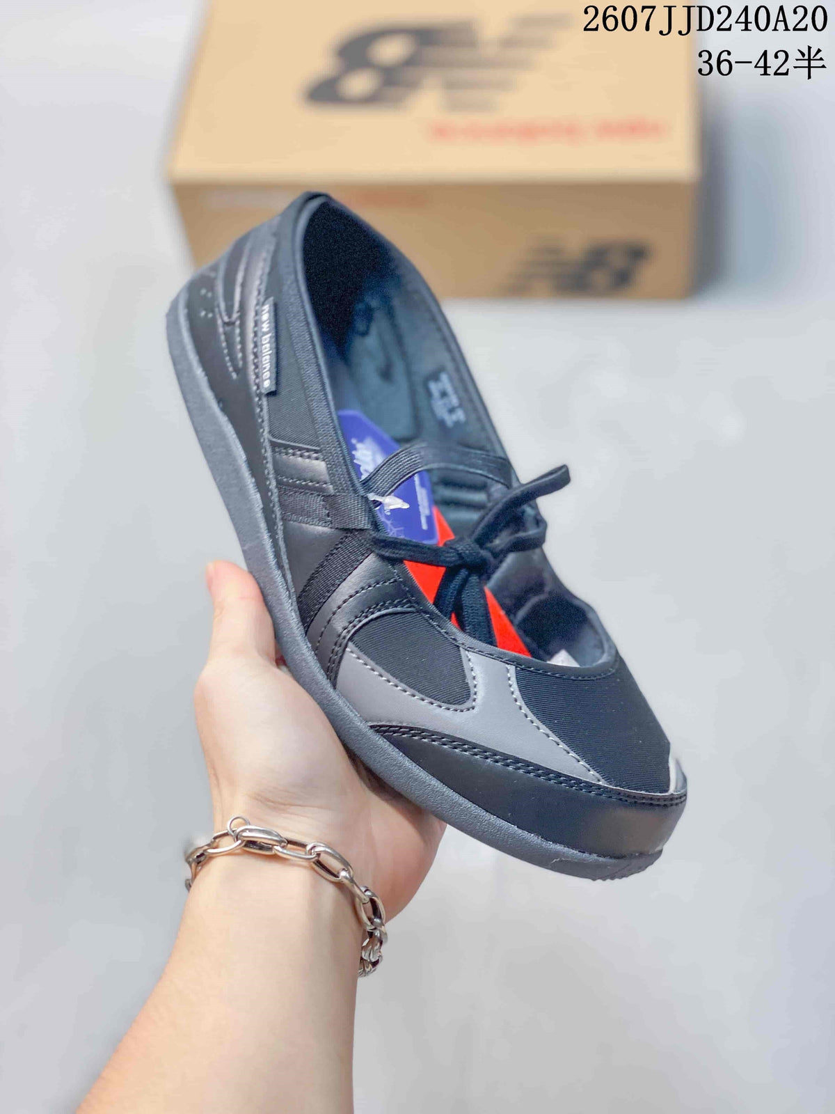 Women's New Balance Flat Breeze Black Gray Sneakers 711260QQT - product image from the listing.