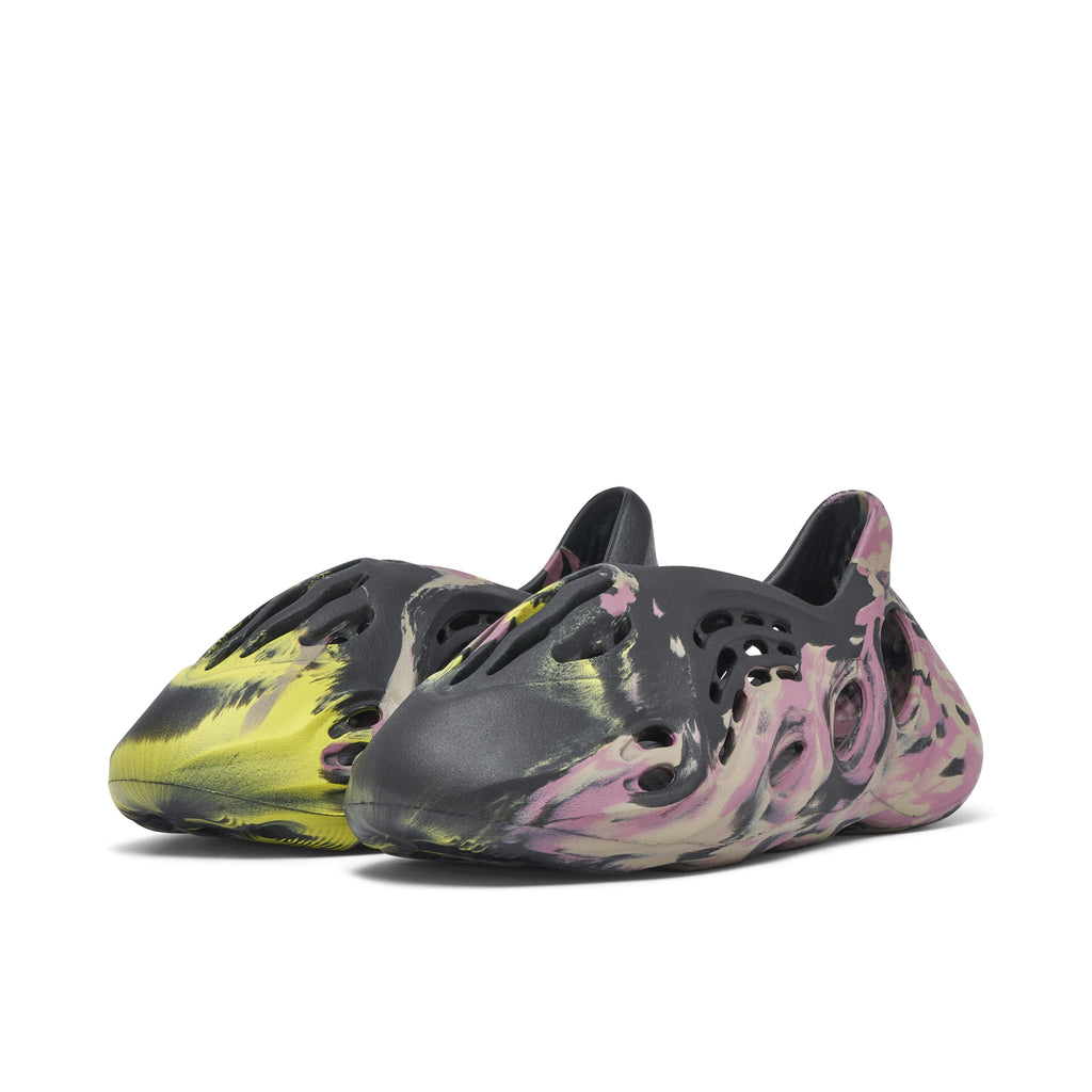 YEEZY FOAM RUNNER MX CARBON - product image from the listing.