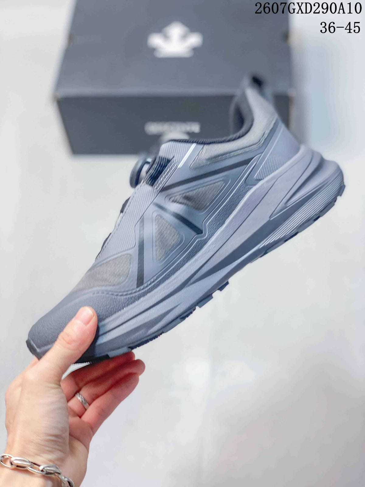 Descente LAVITATE WIRE 3.0 GTX Sneakers in Gray 2607GXD290A10 - product image from the listing.