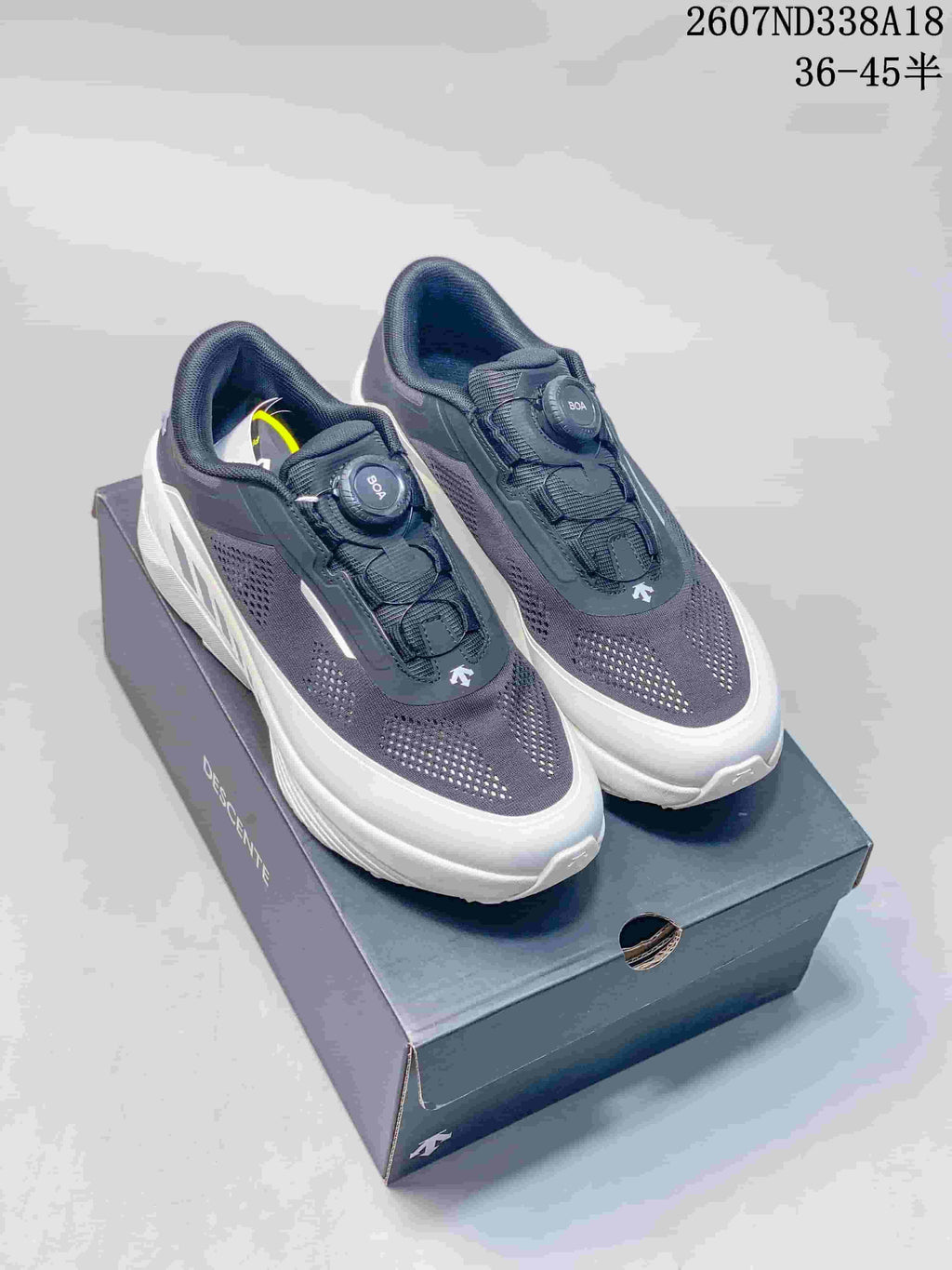 Descente D.F. Wire 3.0 Running Sneakers in Dark Navy 2607ND338A18 - product image from the listing.