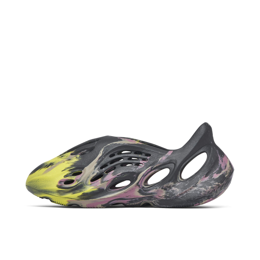 YEEZY FOAM RUNNER MX CARBON - product image from the listing.