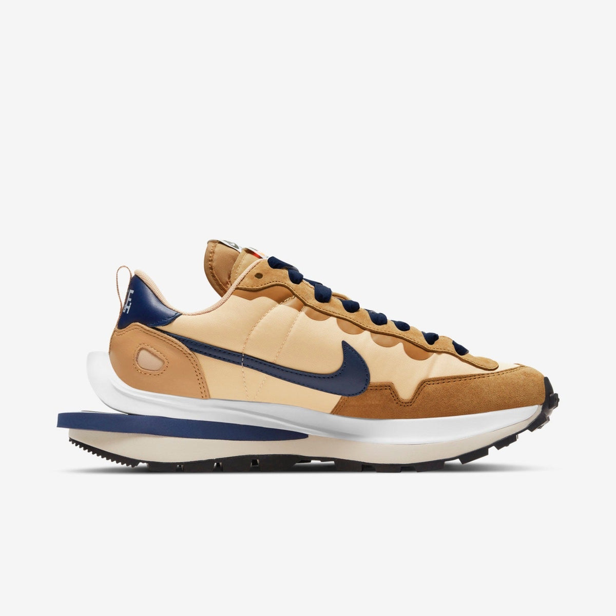 Sesame Khaki Nike sacai VaporWaffle DD1875-200 Sneakers - product image from the listing.