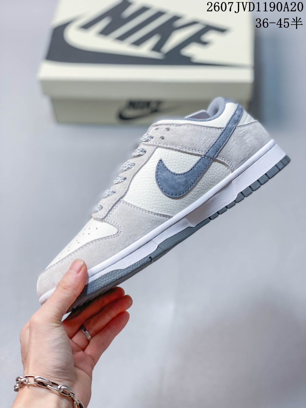 SB Dunk Low Stüssy Collaboration Colorway by Nike - product image from the listing.