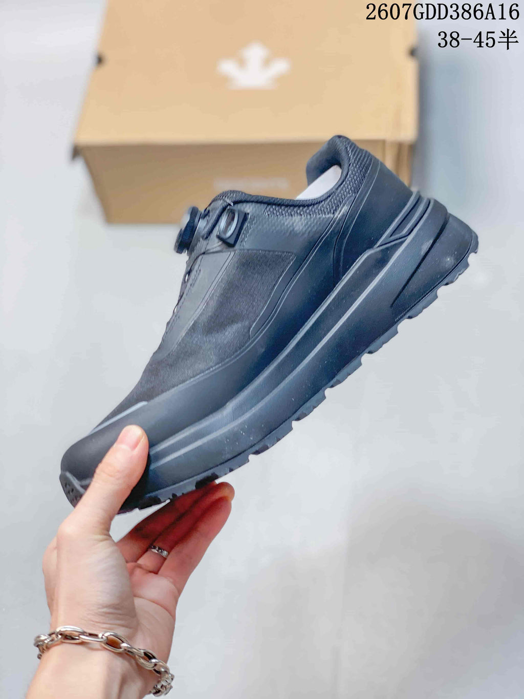 Descente Dualis PRIME WIRE2.0 Sneakers in Black 2607GDD386A16 - product image from the listing.