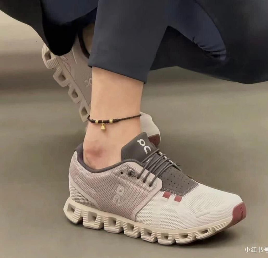 On Cloud 5 Pearl Frost Lifestyle Trainers - product image from the listing.