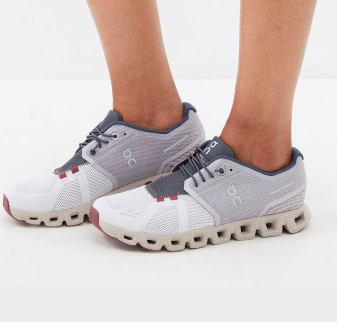 On Cloud 5 Pearl Frost Lifestyle Trainers - product image from the listing.