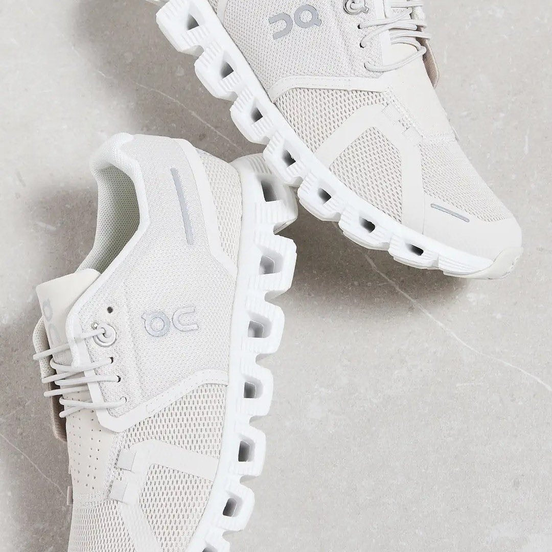 On Cloud 5 Lifestyle Trainers - product image from the listing.