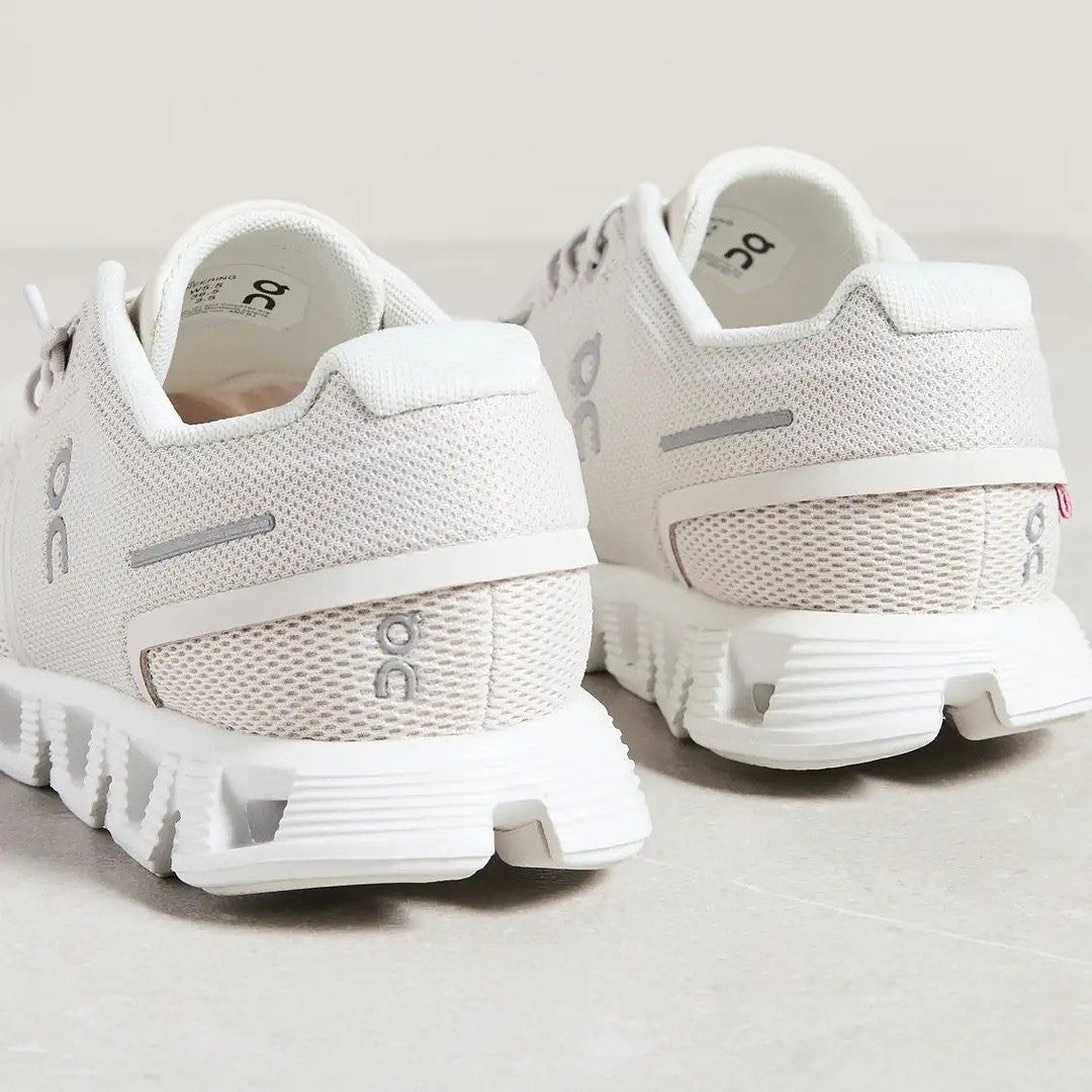 On Cloud 5 Lifestyle Trainers - product image from the listing.