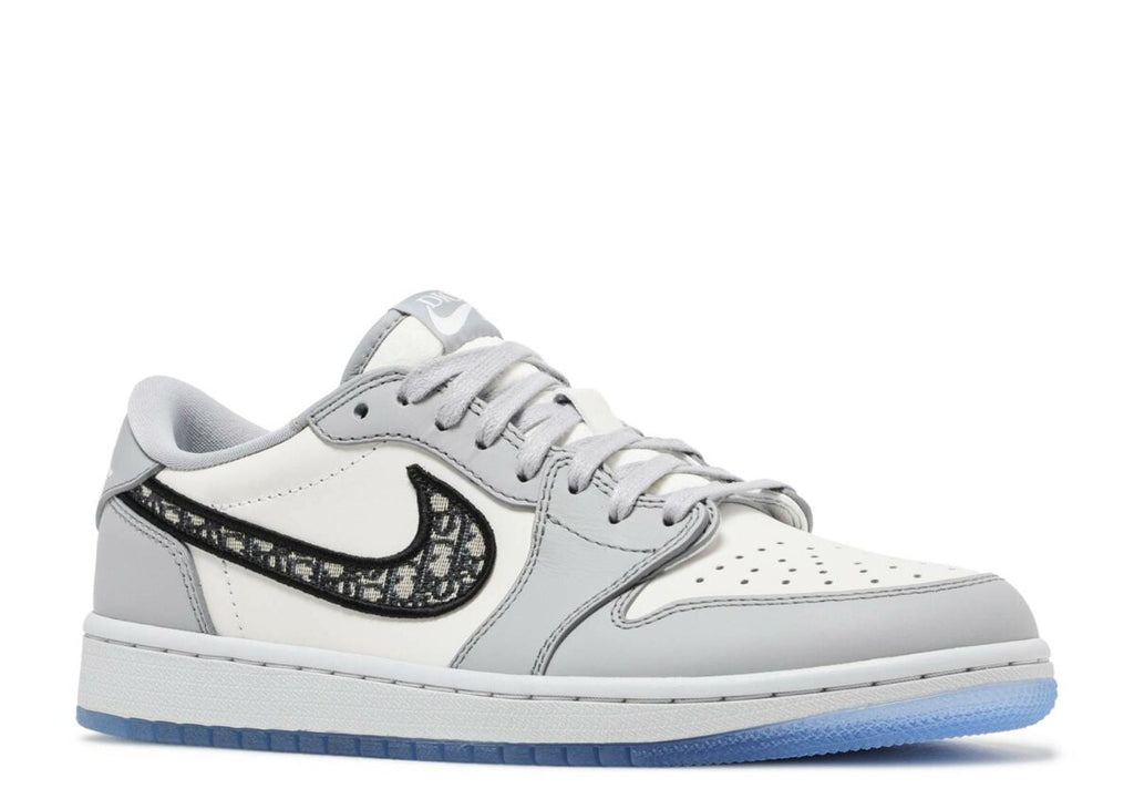 Sneakers - Jordan 1 Retro Low - product image from the listing.