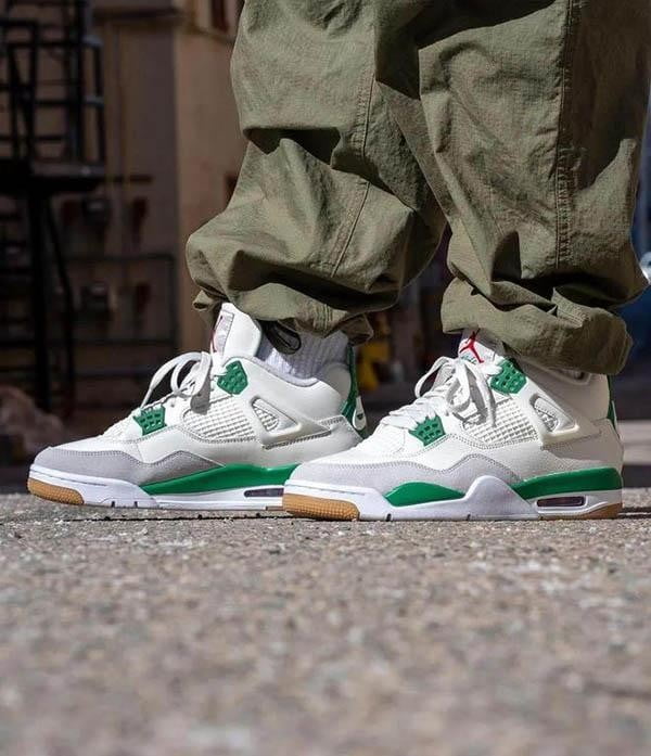 Jordan 4 Retro SB Pine Sneakers in Green - product image from the listing.