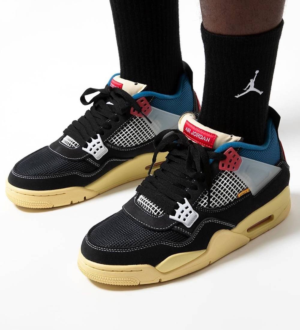 Union Off Noir Sneakers - Jordan 4 Retro - product image from the listing.