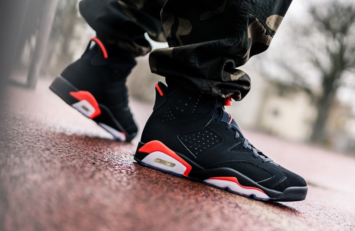 Black Infrared (2019) Sneakers - Jordan 6 Retro - product image from the listing.